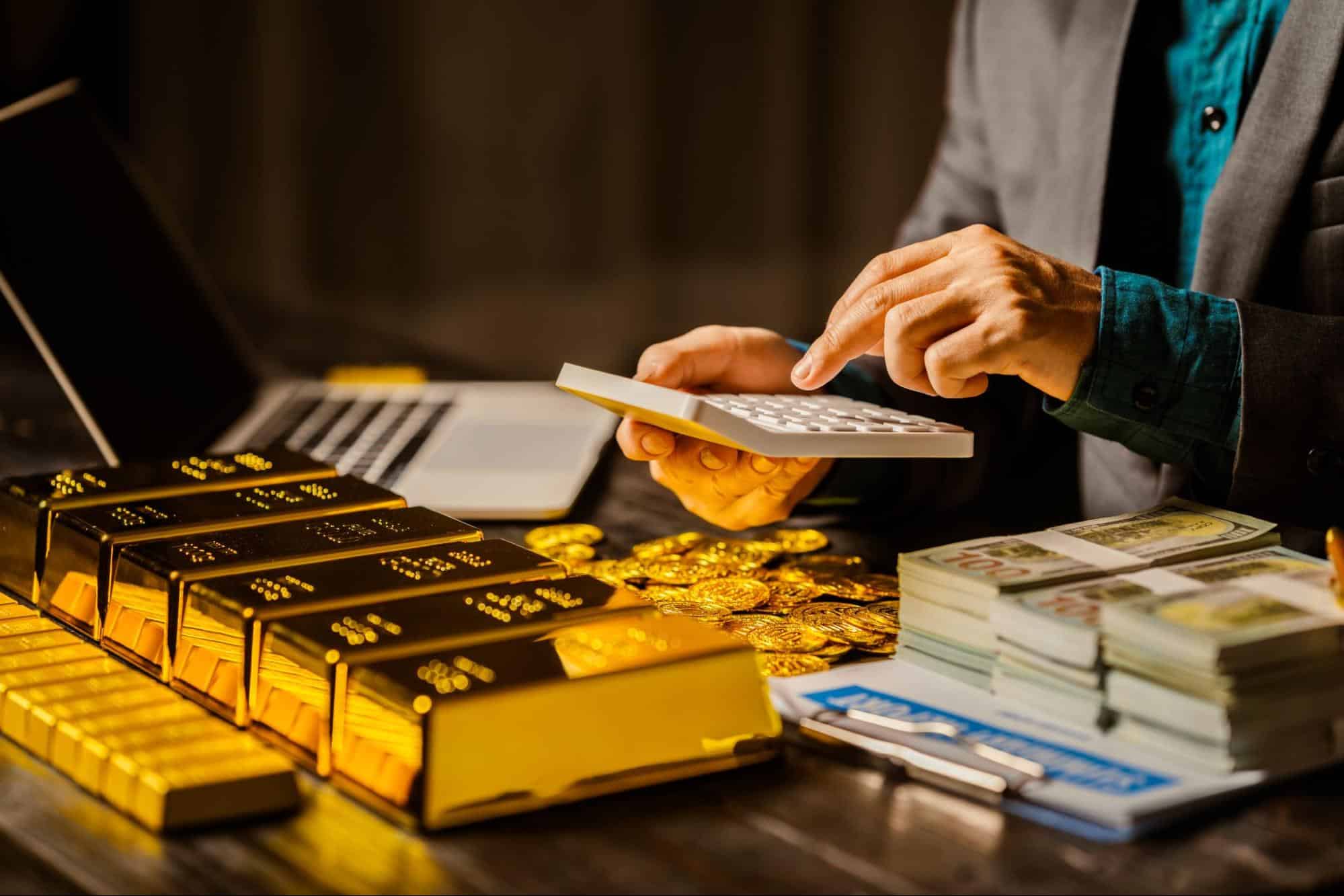 es mejor invertir en plata o en oro