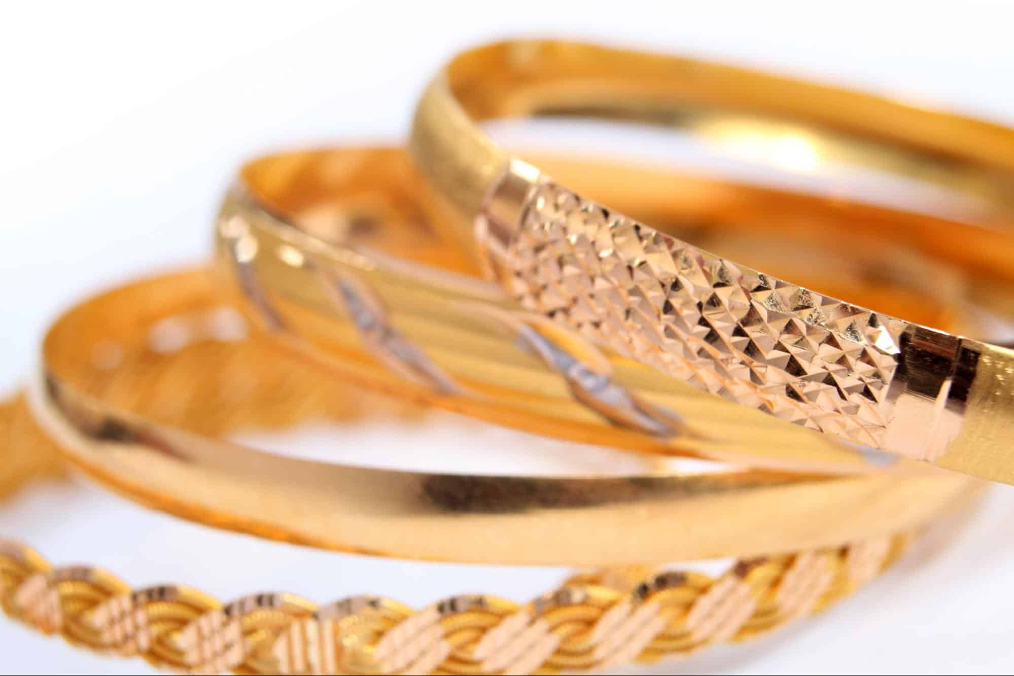 empenar o vender joyas de oro